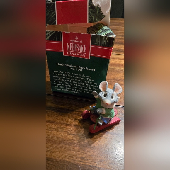 Hallmark Keepsake Ornament Look Out Below 1991 - Picture 2 of 3